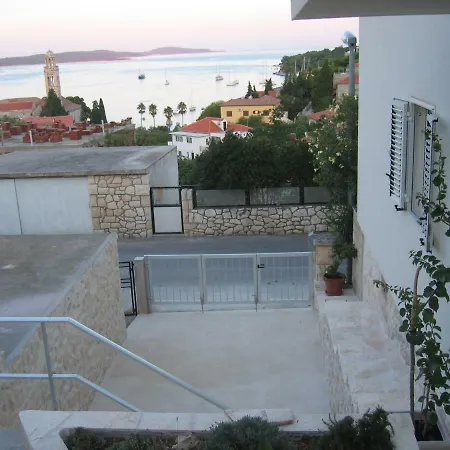 About The Sea - Riviera House Near The Center Of Hvar Affittacamere